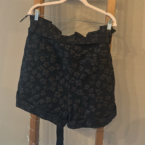 GRACIA PAPERBAG FLORAL SHORT - Picture 7 of 11